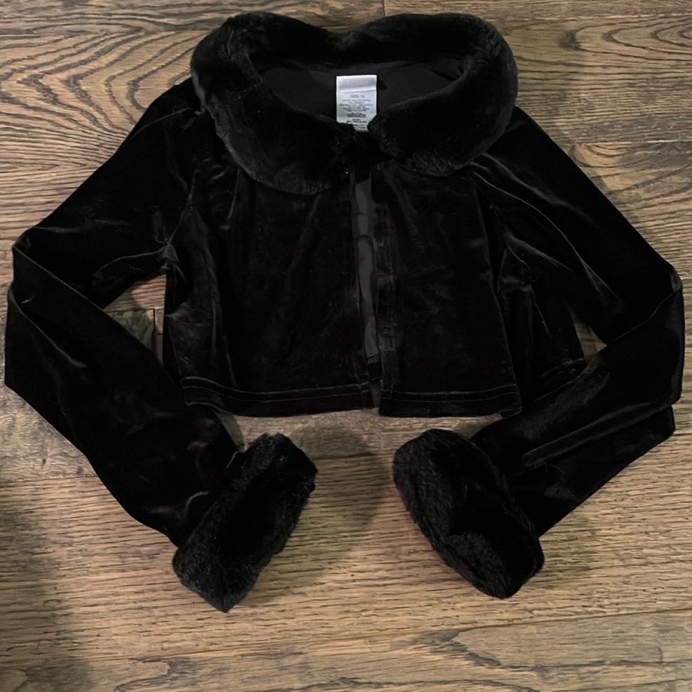 Girls Velvet Cropped Shawl